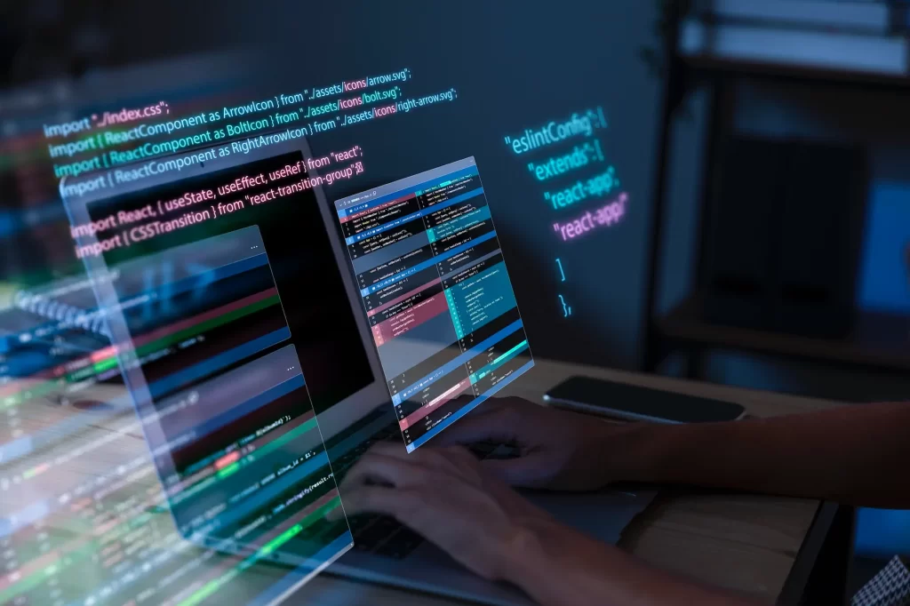 Ingeniero solucionando errores de software y reforzando la ciberseguridad del sitio