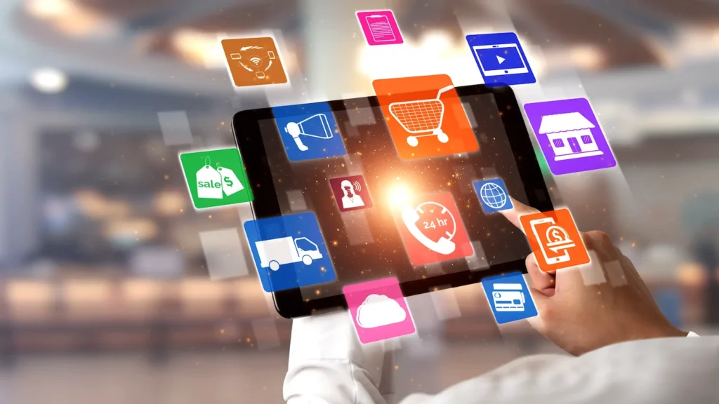 Estrategia omnicanal de marketing digital con notificaciones y presencia en varias plataformas móviles