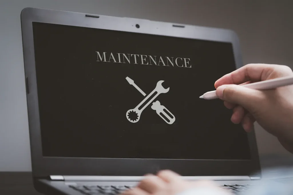 Pantalla con “Maintenance” y herramientas, mostrando mantenimiento preventivo para mejorar rendimiento y estabilidad en WordPress.