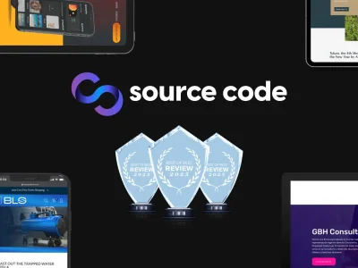 Logotipo de Source Code junto a tres trofeos del reconocimiento Best Of Best Reviews 2025 como Mejor Agencia de Diseño Web en la Ciudad de México.
